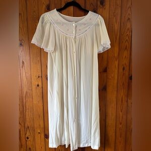 Vintage Cottage Core Whimsy Embroidered Lace Detail Women’s Nightgown XS/S